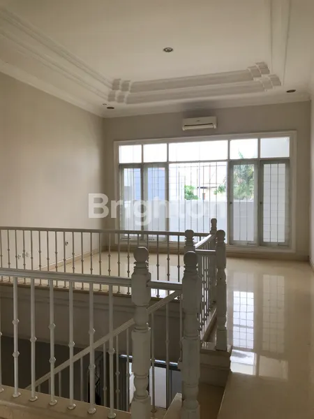 image NEW GRESS RUMAH GRAHA FAMILY SPLIT LEVEL BAGUS SIAP HUNI (2)
