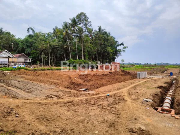 image TANAH DATAR SIAP PAKAI SHM  COCOK UNTUK PERUMAHAN ATAU USAHA LAIN DI PAKIS MALANG DEKAT TOL DAN BANDARA (1)