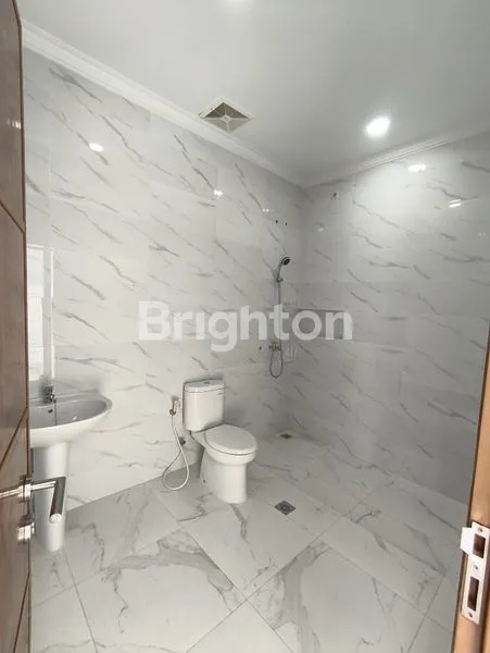 image RUMAH TAMAN RATU DEKAT PUSAT KULINER TAMAN RATU DAN GREEN VILLE JAKARTA BARAT-2 LANTAI DAN RUMAH BARU (4)