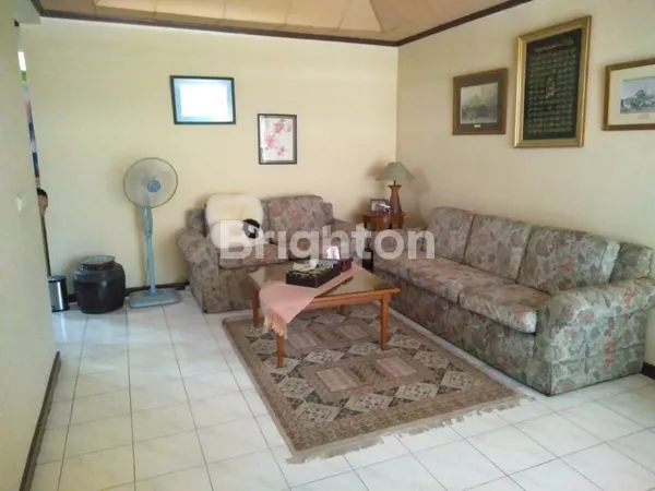 image RUMAH LAMA LUAS LOKASI STRATEGIS PINGGIR JALAN RAMAI SELATAN JAKARTA (2)