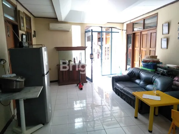image RUMAH LAMA LUAS LOKASI STRATEGIS PINGGIR JALAN RAMAI SELATAN JAKARTA (3)