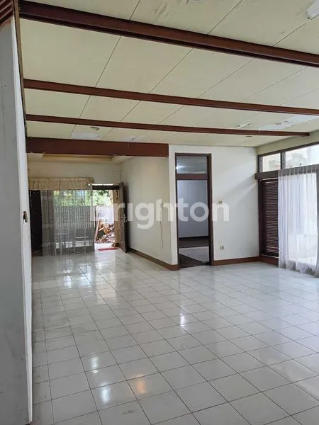 RUMAH LUAS 300M² DI SAYAP RAJAWALI, STRATEGIS