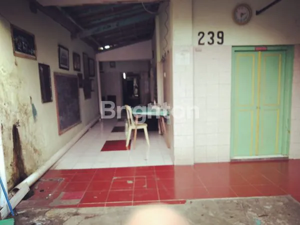 image RUMAH LUAS DENGAN TANAH NGANTONG DI TENGAH KOTA (3)