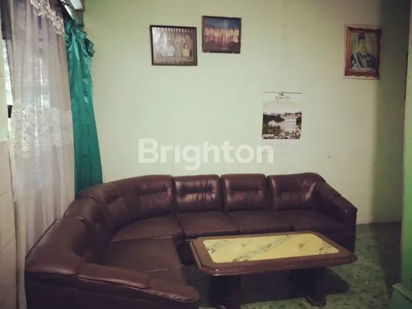 image RUMAH LUAS DENGAN TANAH NGANTONG DI TENGAH KOTA (2)