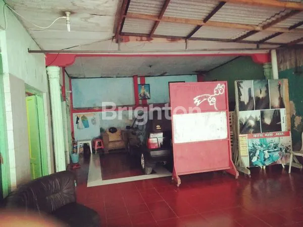 image RUMAH LUAS DENGAN TANAH NGANTONG DI TENGAH KOTA (5)