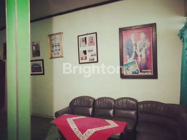 image RUMAH LUAS DENGAN TANAH NGANTONG DI TENGAH KOTA (4)