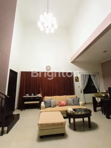 image RUMAH CANTIK TERAWAT 2 LANTAI LINGKUNGAN NYAMAN DI BSD KENCANA LOKA (6)