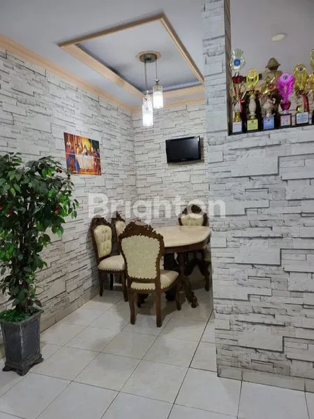 image RUMAH 3 LANTAI STRATEGIS DIJELAMBAR GROGOL PETAMBURAN JAKARTA BARAT  (3)