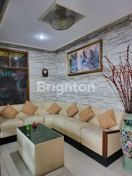 image RUMAH 3 LANTAI STRATEGIS DIJELAMBAR GROGOL PETAMBURAN JAKARTA BARAT  (1)