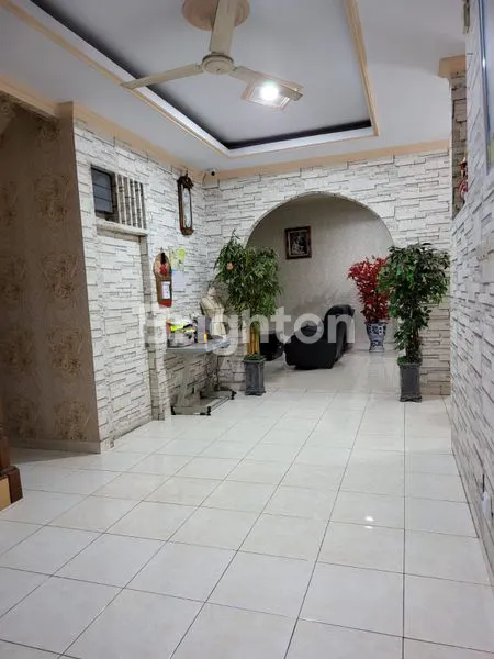 image RUMAH 3 LANTAI STRATEGIS DIJELAMBAR GROGOL PETAMBURAN JAKARTA BARAT  (8)