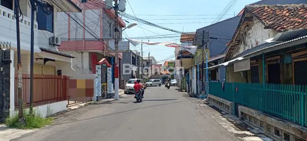 image RUMAH TINGKAT DITENGAH KOTA (2)