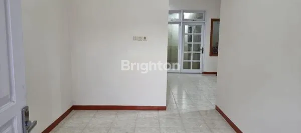 image RUMAH NIRWANA EKSEKUTIF BARU RENOV SIAP PAKAI DEKAT MERR RUNGKUT, BARUK, UPN, KAMPUS DINAMIKA (STIKOM), IPH, TRANSMART, NGINDEN, TENGGILIS UBAYA (4)