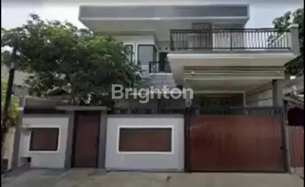 image RUMAH 3 LANTAI LAHAN LUAS 600 M2 DI BSD, SEMI FURNISH SIAP HUNI LOKASI STRATEGIS (4)