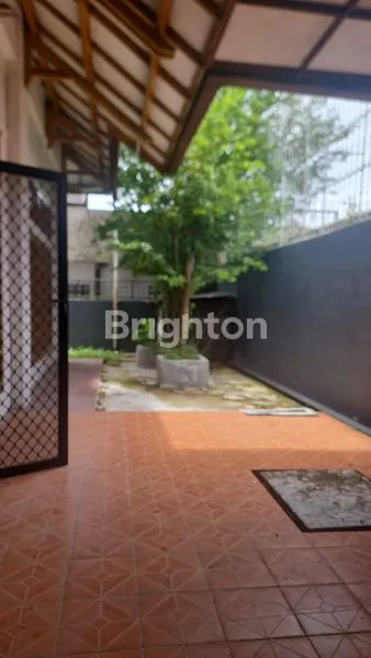 RUMAH BESAR DI PUPUK DISEWAKAN