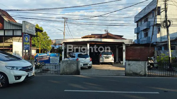 RUMAH FULLY FURNISHED PINGGIR JALAN RAYA DENGAN HALAMAN LUAS PONTIANAK