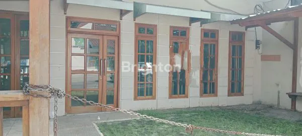 image RUMAH COCOK UNTUK TEMPAT USAHA DI PINGGIR JALAN (1)
