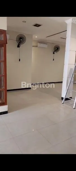 image RUMAH COCOK UNTUK TEMPAT USAHA DI PINGGIR JALAN (2)