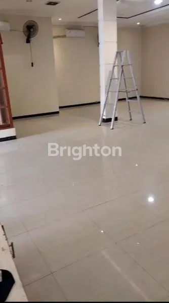 image RUMAH COCOK UNTUK TEMPAT USAHA DI PINGGIR JALAN (3)