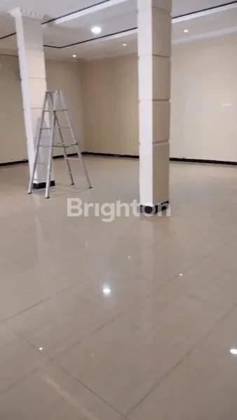 image RUMAH COCOK UNTUK TEMPAT USAHA DI PINGGIR JALAN (4)