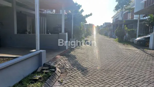 image RUMAH BARU GRESS 2 LANTAI DI WISATA SEMANGGI DEKAT MERR STIKOM MANGGROVE LEBAR 7 SHM BISA KPR ROW JALAN 2.5 MOBIL (3)