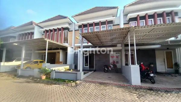 image RUMAH BARU GRESS 2 LANTAI DI WISATA SEMANGGI DEKAT MERR STIKOM MANGGROVE LEBAR 7 SHM BISA KPR ROW JALAN 2.5 MOBIL (1)