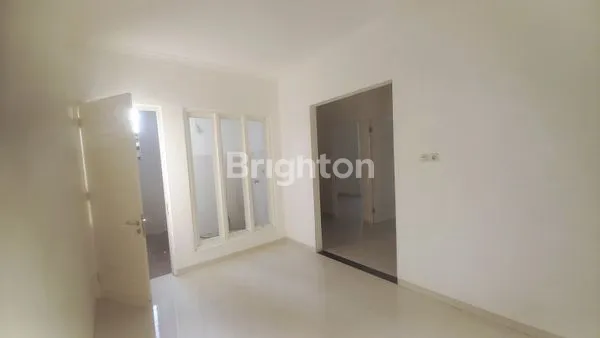 image RUMAH BARU GRESS 2 LANTAI DI WISATA SEMANGGI DEKAT MERR STIKOM MANGGROVE LEBAR 7 SHM BISA KPR ROW JALAN 2.5 MOBIL (4)