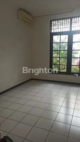 image DIJUAL RUMAH SIAP HUNI DI LEBAK BULUS – LOKASI STRATEGIS DEKAT MRT & MALL (4)