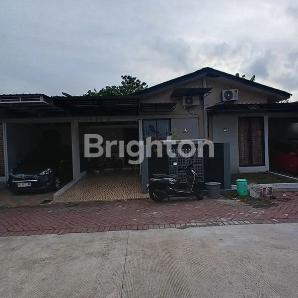 image RUMAH KOMPLEK MAYFAIR (2)