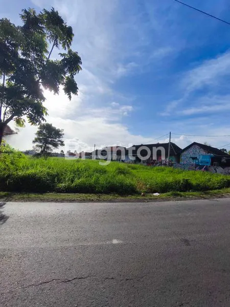 image TANAH SEWA LUAS JANGKA PANJANG DI PINGGIR JALAN CANGGU (4)