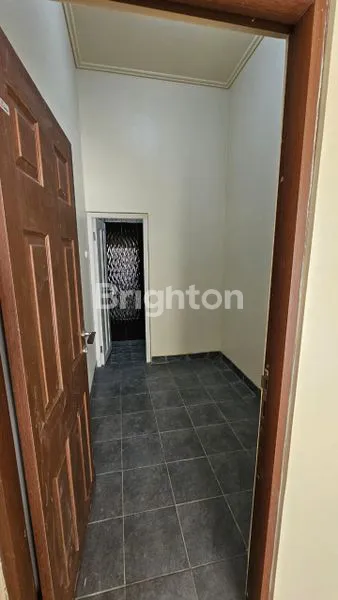 image FOR SALE : TURUN HARGA JADI 6.5 M NEGO ----RUMAH EXCLUSIVE BOULEVARD KOTA WISATA CIBUBUR - 2 LANTAI- LUAS TANAH 300 M , KOLAM RENANG , AKSES MUDAH KE TOL DAN MALL. (7)