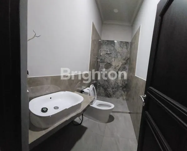 image FOR SALE : TURUN HARGA JADI 6.5 M NEGO ----RUMAH EXCLUSIVE BOULEVARD KOTA WISATA CIBUBUR - 2 LANTAI- LUAS TANAH 300 M , KOLAM RENANG , AKSES MUDAH KE TOL DAN MALL. (5)