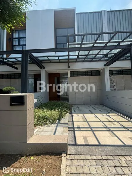 image RUMAH MODERN BARU GRESS GRAND KENJERAN AKENO TIPE KIRA 5X16 (2 LANTAI) CARPORT 1 MOBIL HGB BISA KPR (1)