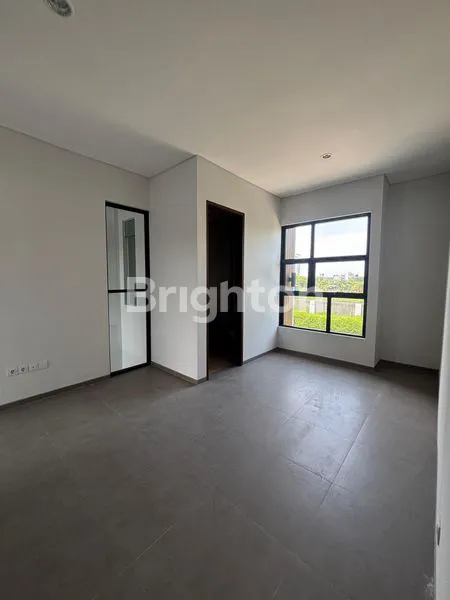 image RUMAH MODERN BARU GRESS GRAND KENJERAN AKENO TIPE KIRA 5X16 (2 LANTAI) CARPORT 1 MOBIL HGB BISA KPR (3)