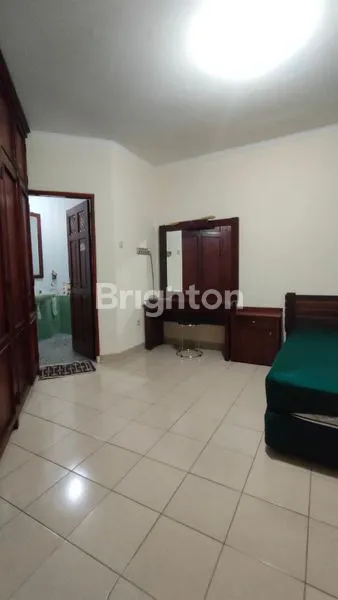 image RUMAH CLASSIC SANGAT TERAWAT, BESAR DAN NYAMAN BERADA DALAM KOMPLEK PARAHYANGAN RUMAH VILA GEGERKALONG BANDUNG (4)