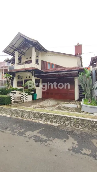 image RUMAH CLASSIC SANGAT TERAWAT, BESAR DAN NYAMAN BERADA DALAM KOMPLEK PARAHYANGAN RUMAH VILA GEGERKALONG BANDUNG (1)
