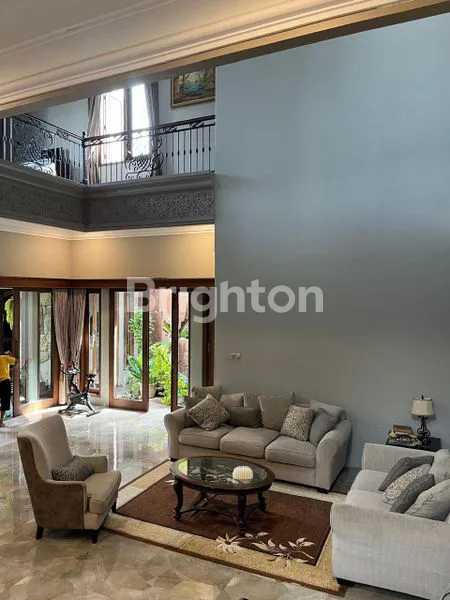 image RUMAH MEWAH FURNISHED 2 LANTAI TENGAH KOTA SOLO (3)