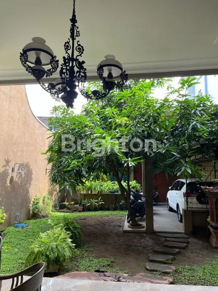 image RUMAH MEWAH FURNISHED 2 LANTAI TENGAH KOTA SOLO (8)