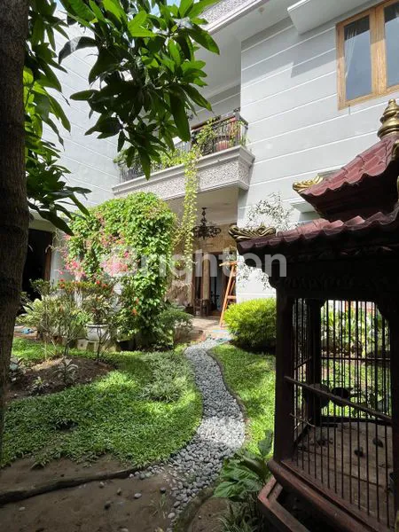 image RUMAH MEWAH FURNISHED 2 LANTAI TENGAH KOTA SOLO (4)