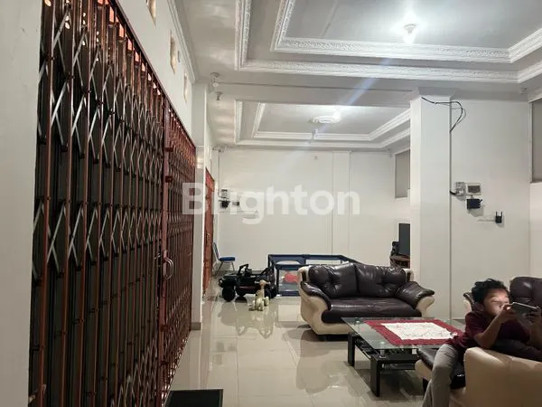 RUKO 3 PINTU SIAP PAKAI, LOKASI STRATEGIS  (UNTUK USAHA/KANTOR)