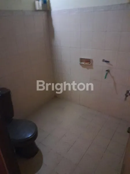 image JALAN BUGENVILE, RUMAH DENGAN TERAS NYAMAN & AKSES STRATEGIS, COCOK UNTUK HUNIAN KELUARGA. (5)