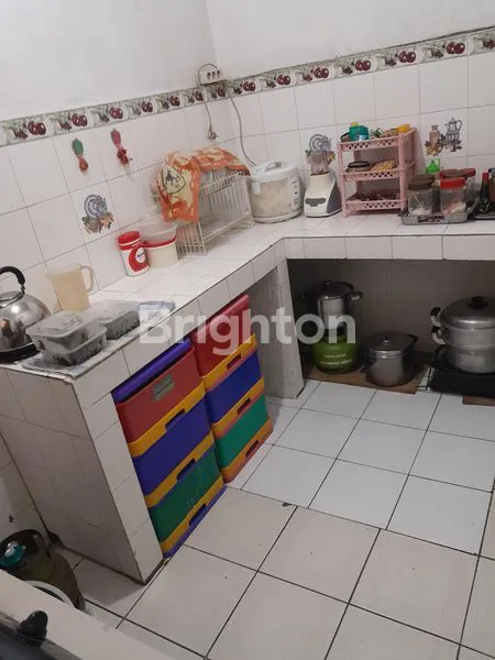 image JALAN BUGENVILE, RUMAH DENGAN TERAS NYAMAN & AKSES STRATEGIS, COCOK UNTUK HUNIAN KELUARGA. (7)