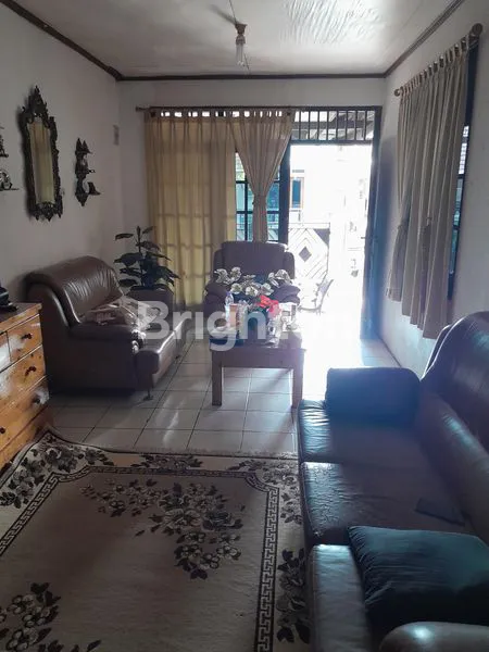 image JALAN BUGENVILE, RUMAH DENGAN TERAS NYAMAN & AKSES STRATEGIS, COCOK UNTUK HUNIAN KELUARGA. (8)