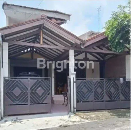 image JALAN BUGENVILE, RUMAH DENGAN TERAS NYAMAN & AKSES STRATEGIS, COCOK UNTUK HUNIAN KELUARGA. (1)
