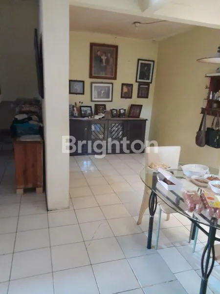 image JALAN BUGENVILE, RUMAH DENGAN TERAS NYAMAN & AKSES STRATEGIS, COCOK UNTUK HUNIAN KELUARGA. (3)