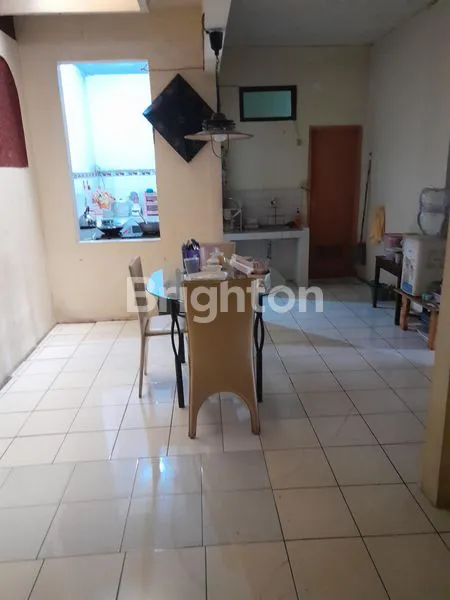 image JALAN BUGENVILE, RUMAH DENGAN TERAS NYAMAN & AKSES STRATEGIS, COCOK UNTUK HUNIAN KELUARGA. (4)