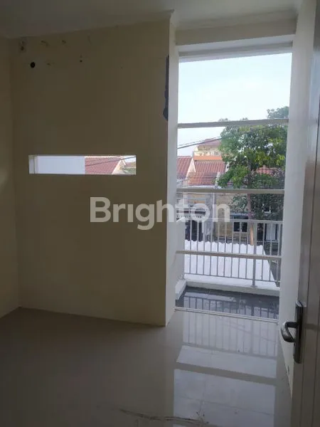 RUMAH 2 LANTAI MINIMALIS SURABAYA TIMUR