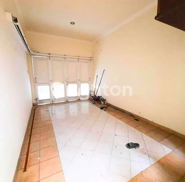 image RUMAH 2 LANTAI DI TENGGILIS UTARA (2)