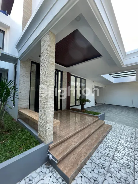 RUMAH STRATEGIS RADIO DALAM DEKAT PONDOK INDAH MALL JAKARTA SELATAN