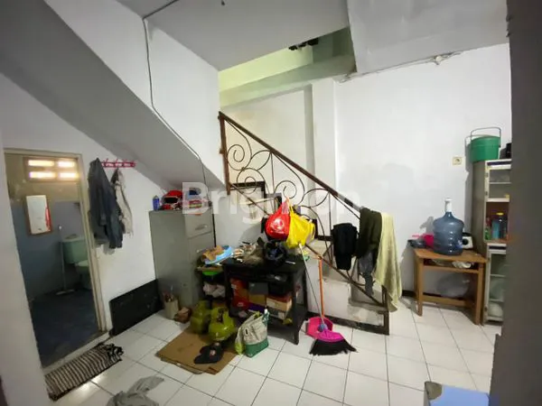 image JUAL CEPAT RUMAH RAPI SIAP HUNI ROW JALAN 1 MOBIL TEBET JAKARTA SELATAN (5)