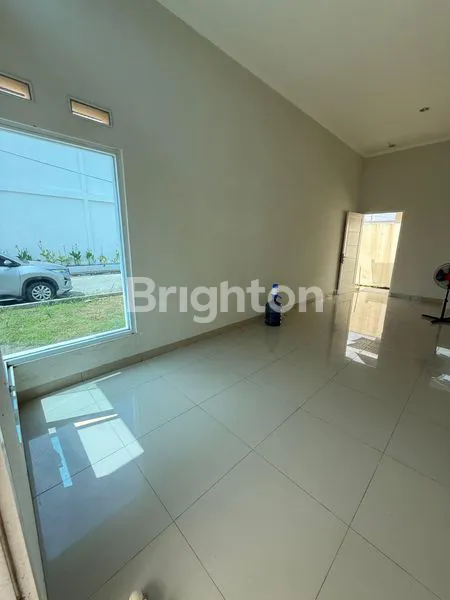 image RUMAH CANTIK ADA LEBIH TANAH BELAKANG DAN SAMPING (2)